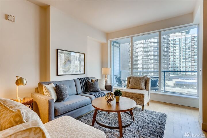 Property Photo: 1920 4th Avenue 709 WA 98101