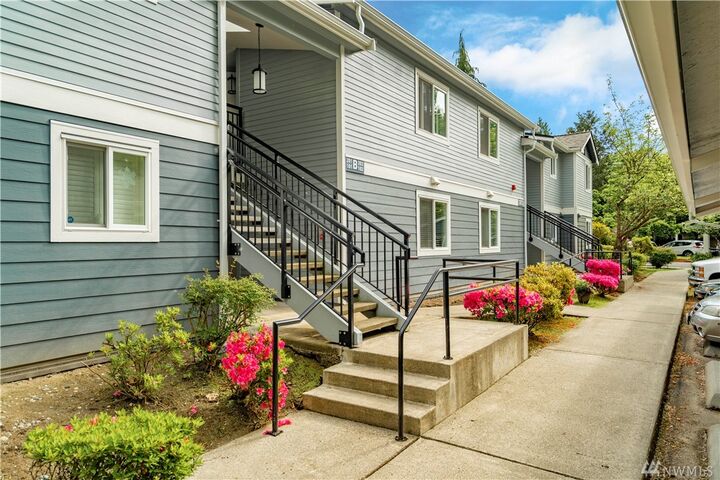 Property Photo: 250 NW Dogwood Street B102 WA 98027