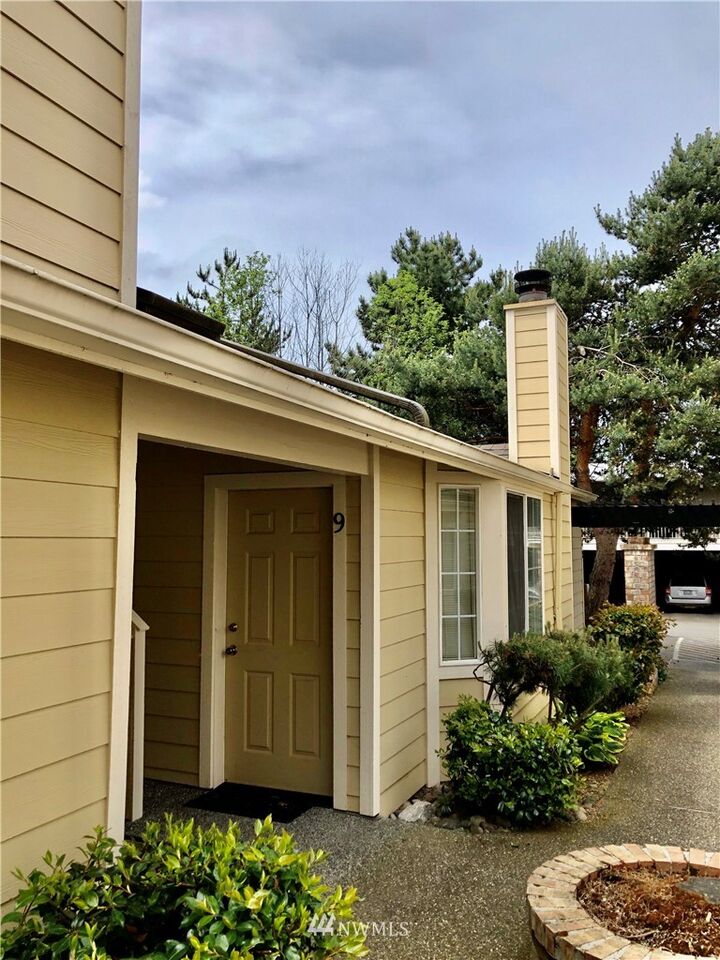 Property Photo:  1245  Puget Street 9  WA 98229 