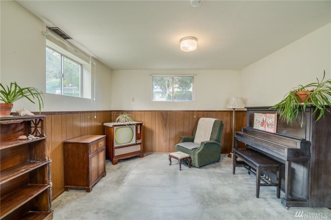 Property Photo: 1409 Saddlerock Drive WA 98801