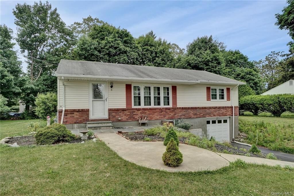 Property Photo: 5 Saint Anne Drive NY 12553