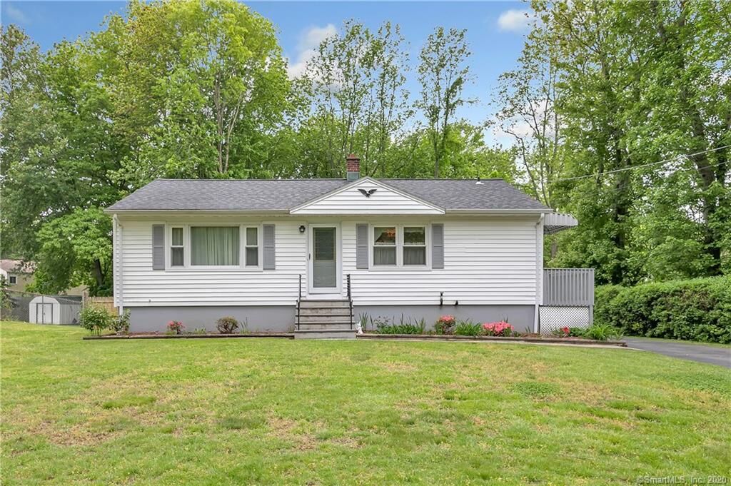 Property Photo: 48 Applewood Lane CT 06460