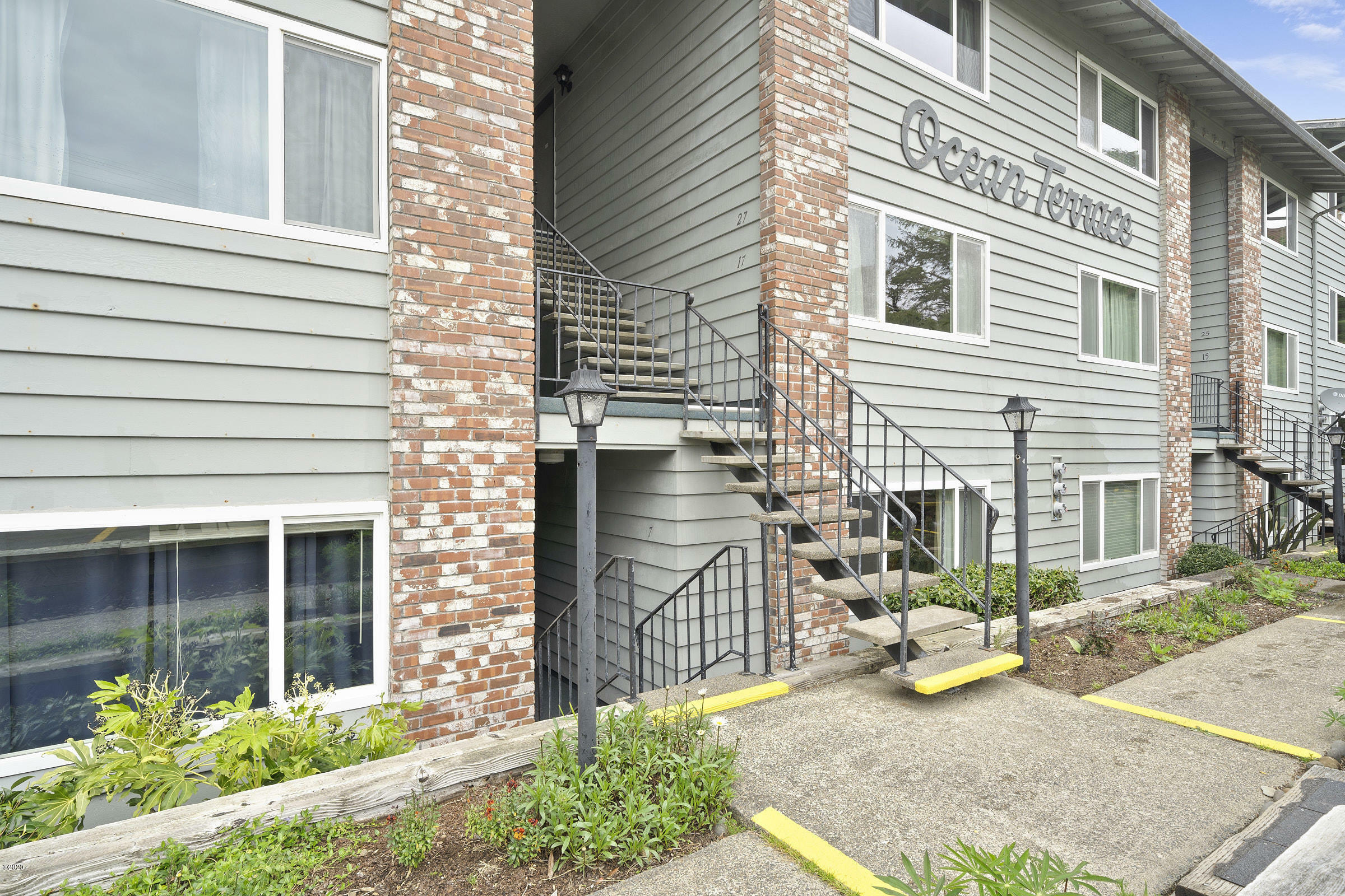 Property Photo: 4229 SW Beach Avenue 8 OR 97367