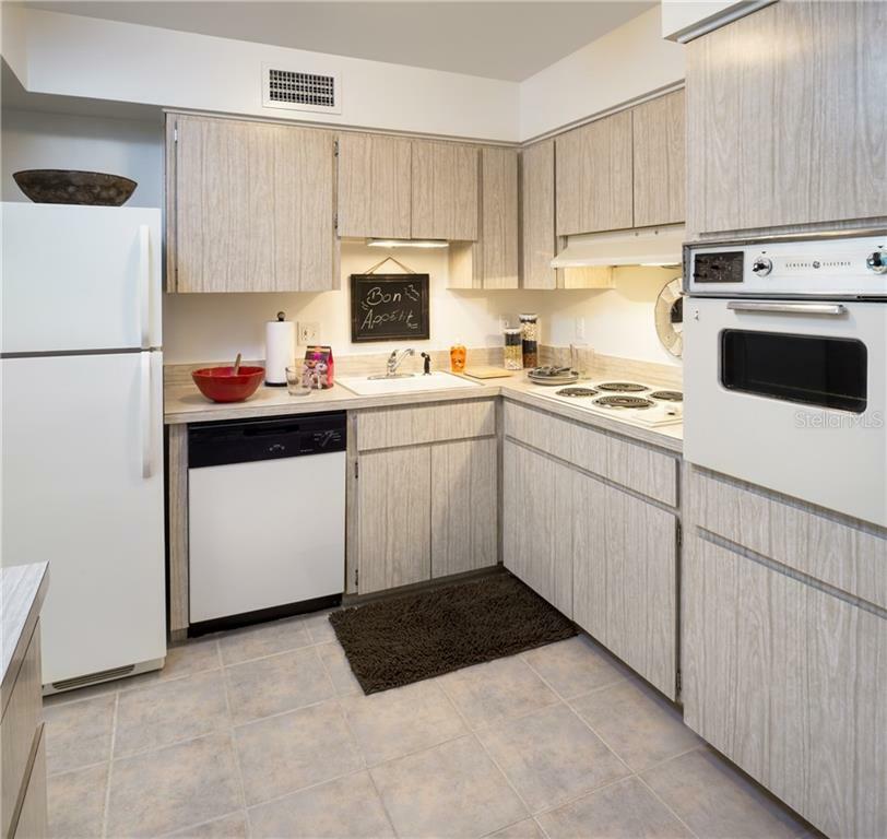 Property Photo: 20-2B S Lucerne Circle W 215 FL 32801