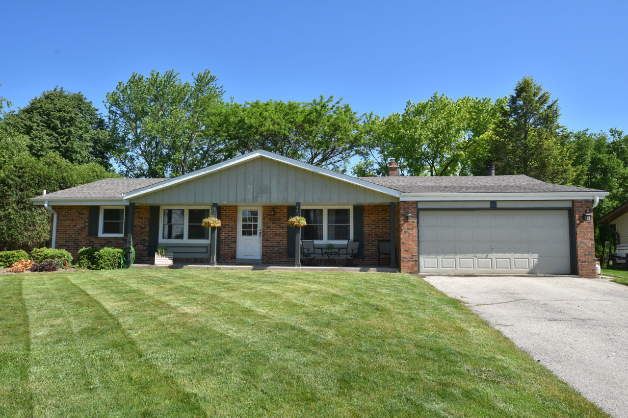 Property Photo:  15400 W Linfield Ln  WI 53151 