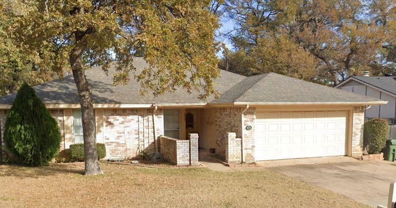 Property Photo: 2107 Holt Road TX 76006