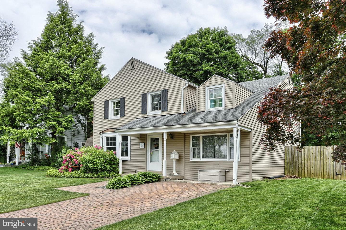 Property Photo: 17 Country Club Place E PA 17011