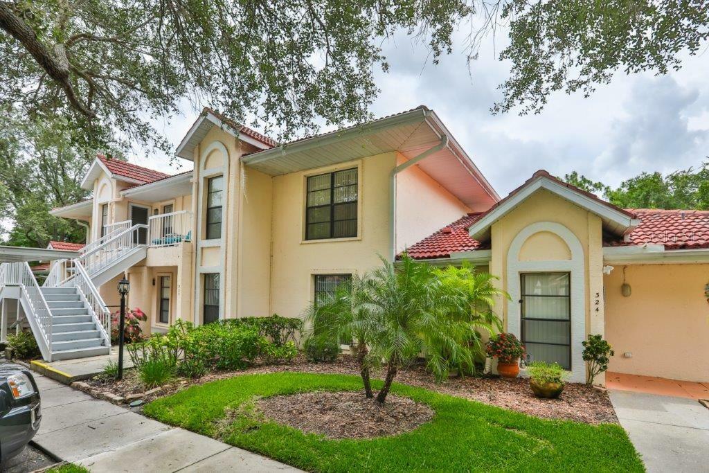 Property Photo:  322 Knottwood Court  FL 33573 