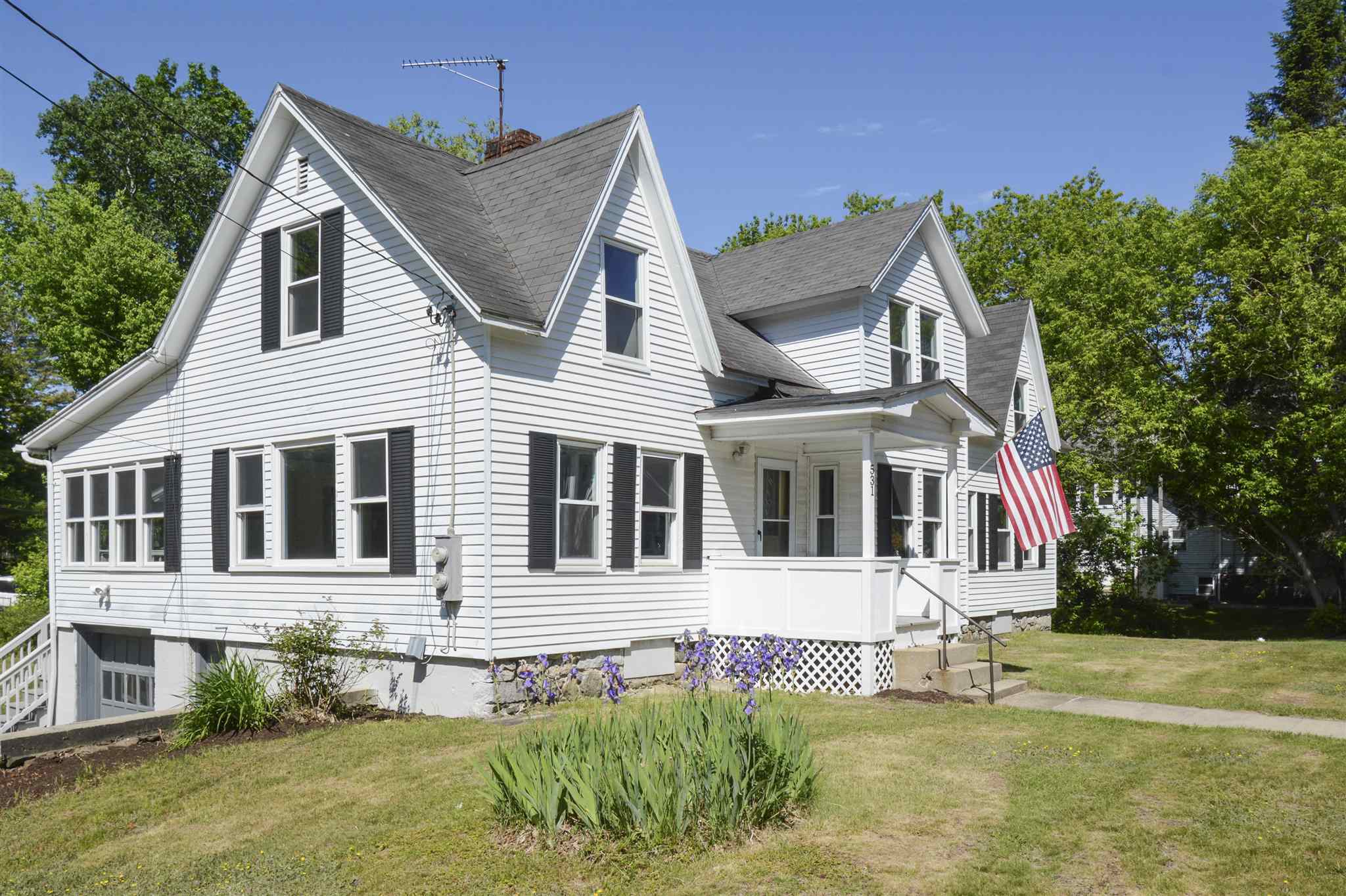 Property Photo:  531 Mammoth Road  NH 03053 