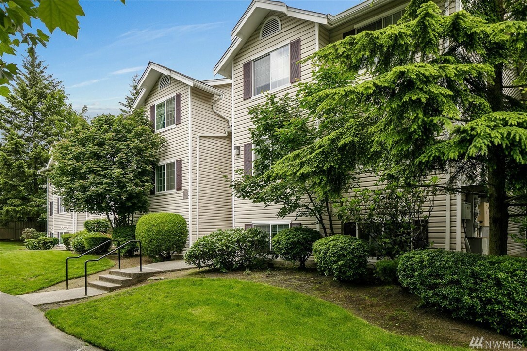 Property Photo:  19230 Forest Park Dr NE D314  WA 98155 