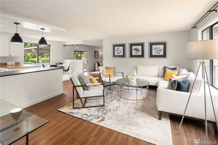 Property Photo: 22627 3rd Avenue SE WA 98021