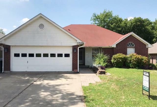 Property Photo: 5928 Hilltop Drive TX 76148