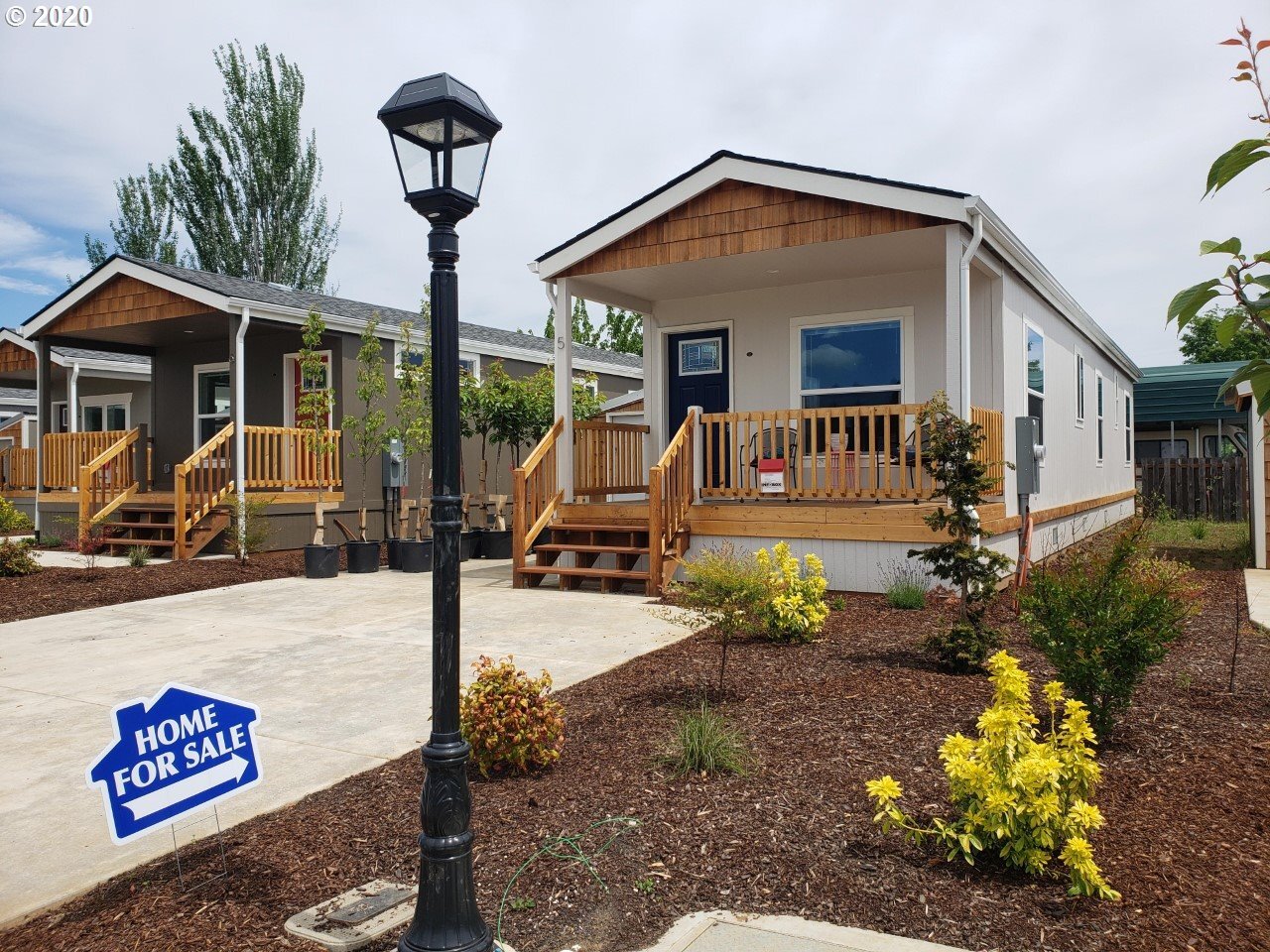 Property Photo:  515 SE Sheridan Rd 5  OR 97378 