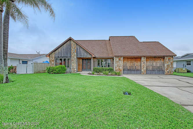 Property Photo: 25 Fairway Drive FL 32931