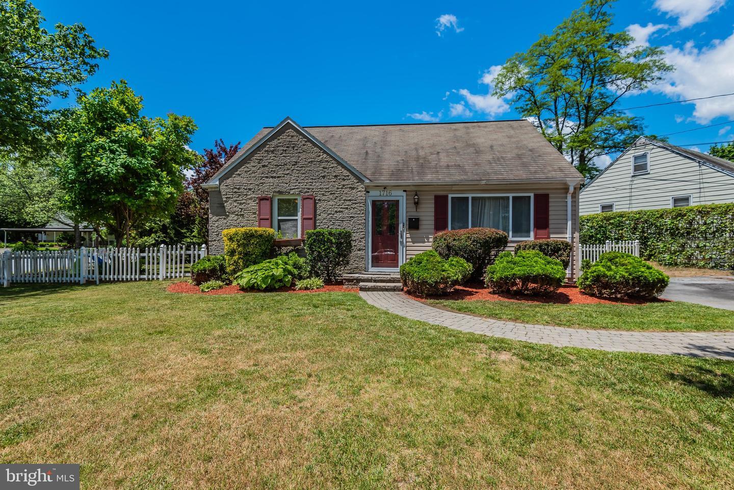 Property Photo: 1716 Glenside Drive PA 17109