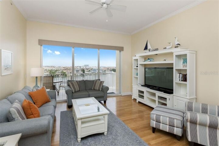 Property Photo:  