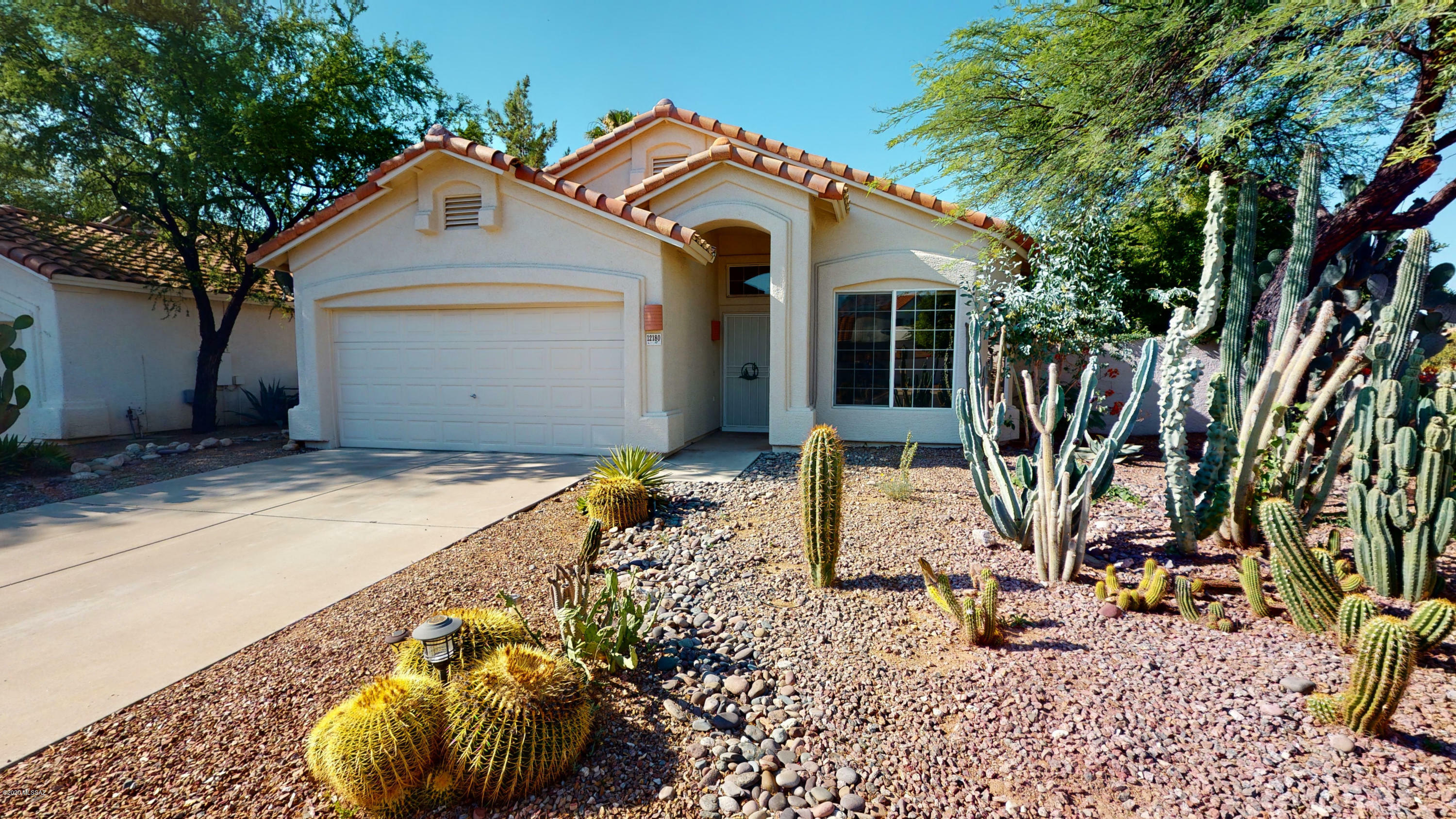 Property Photo: 12180 N Seasons Loop AZ 85755