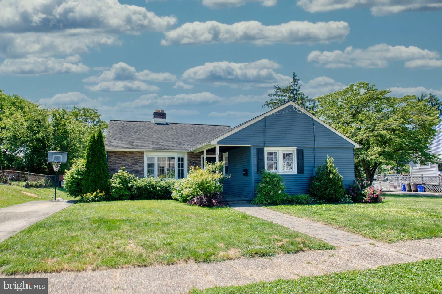 Property Photo:  20 Glover Avenue  NJ 08059 