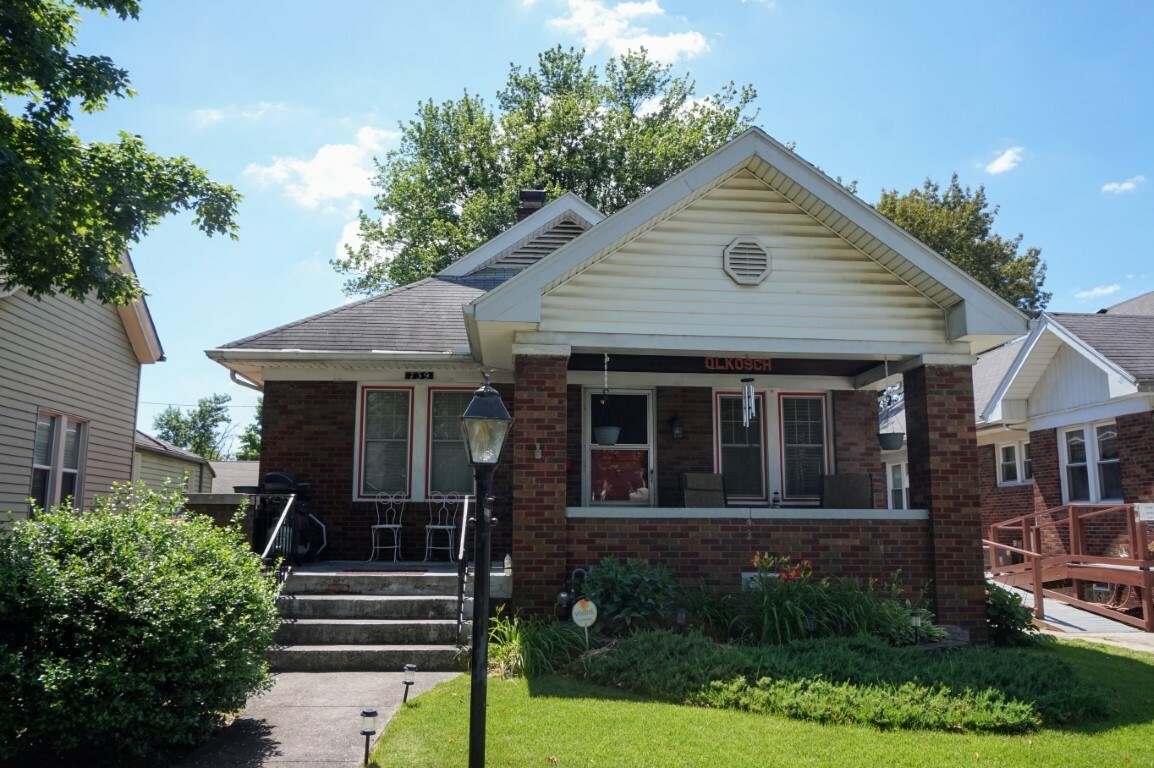 Property Photo:  739 S Englewood Avenue  IN 47714 