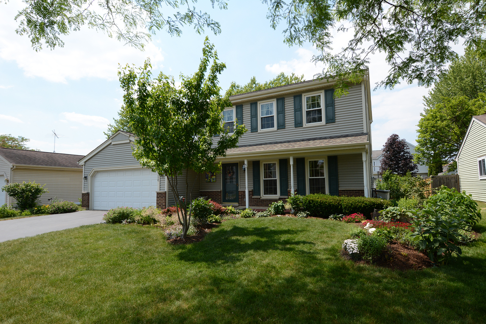 Property Photo: 326 Shelburne Drive IL 60188