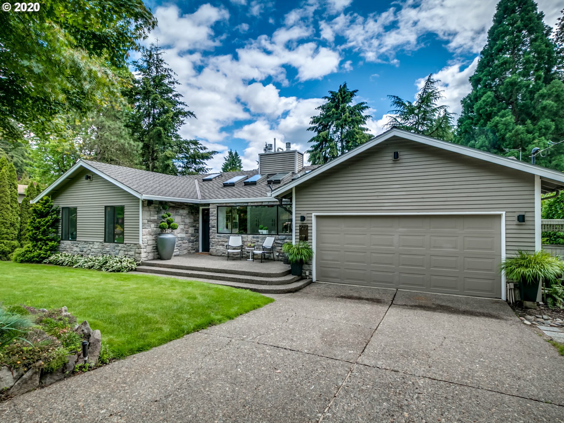 Property Photo: 9031 SW 9th Dr OR 97219