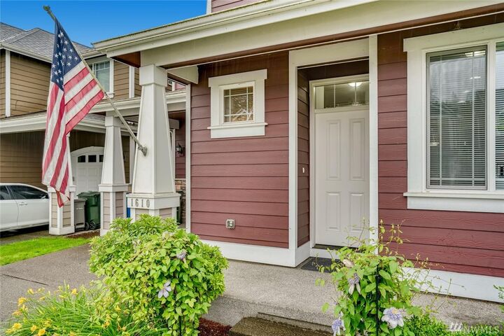 Property Photo: 1610 W Smith Court #18 WA 98032