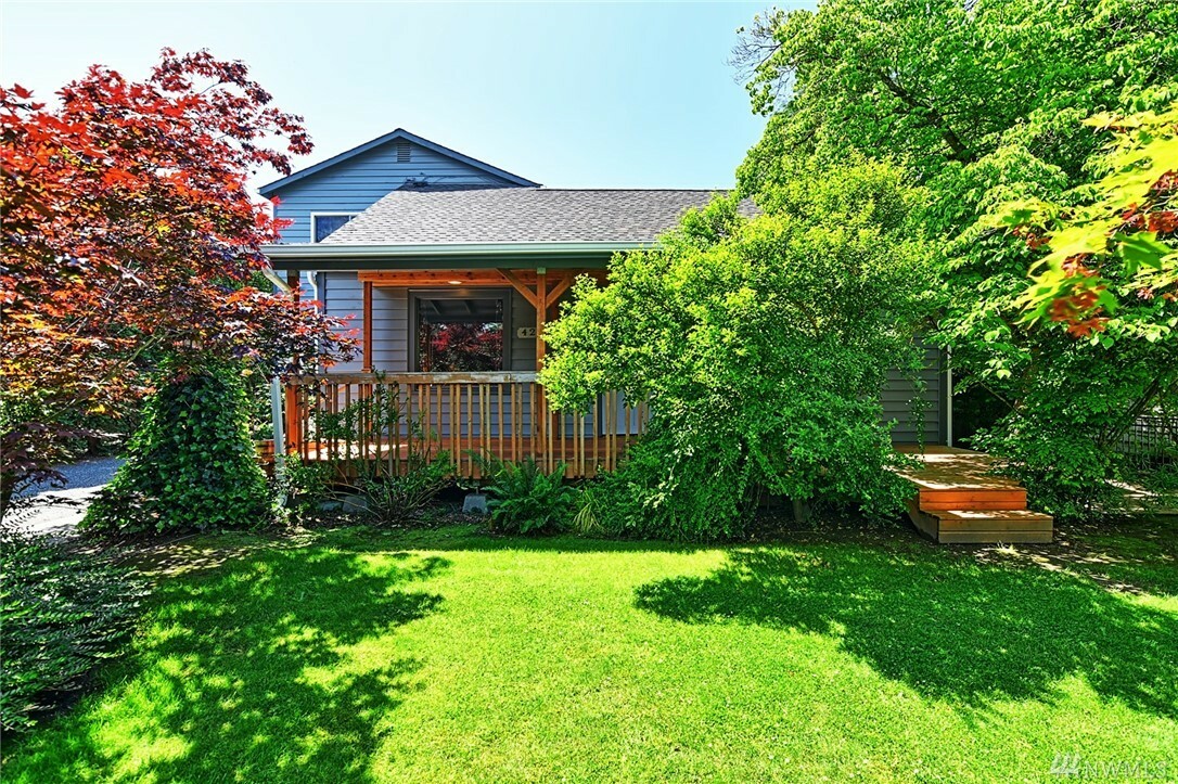 Property Photo:  428 S French Ave  WA 98223 