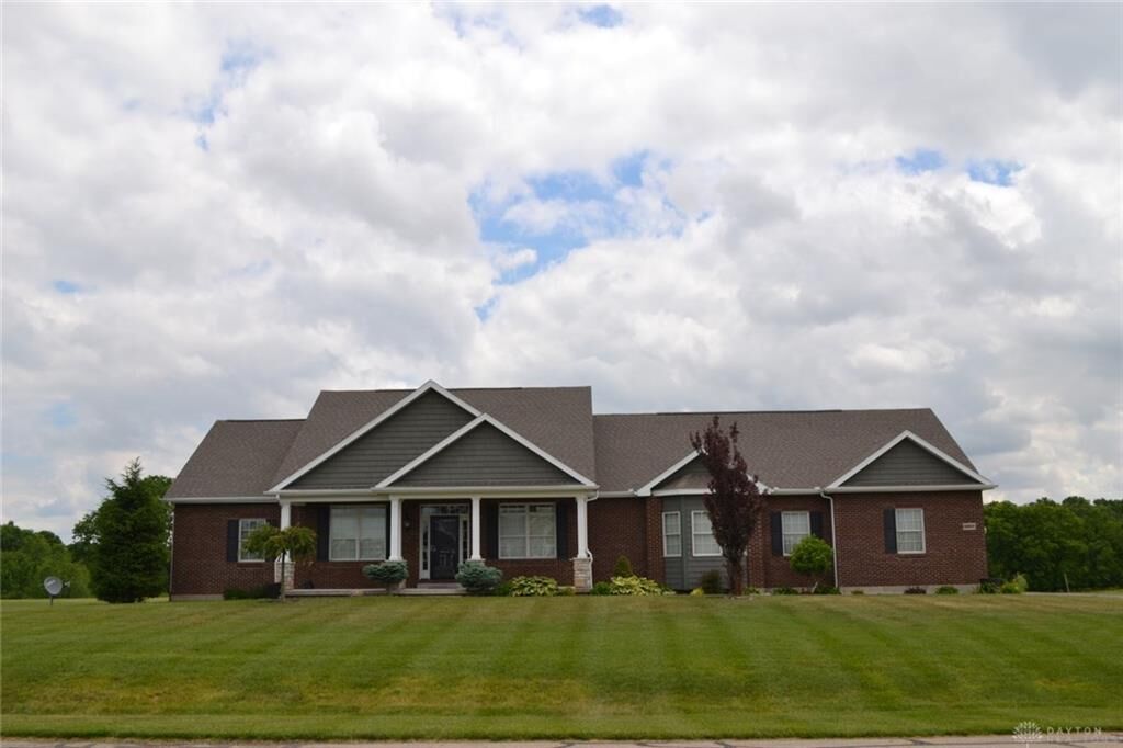 Property Photo: 6800 Horseshoe Lane OH 45502