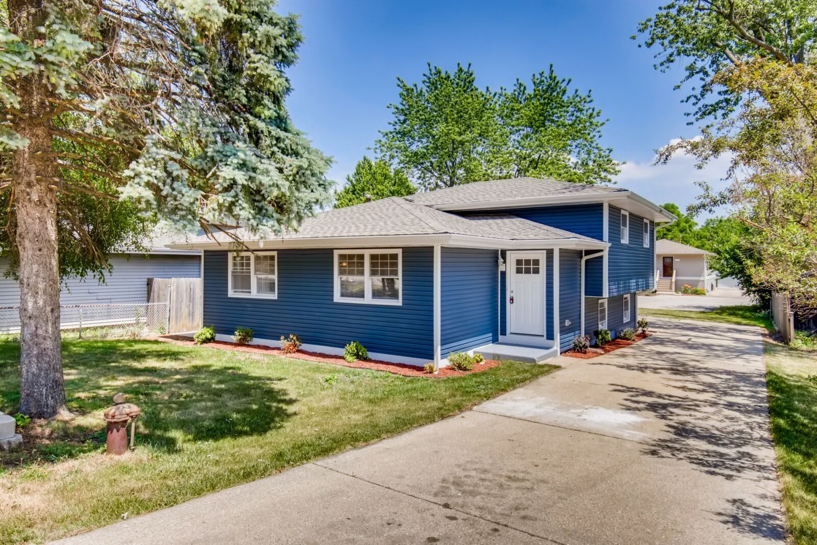 Property Photo: 525 1st Street IL 60439