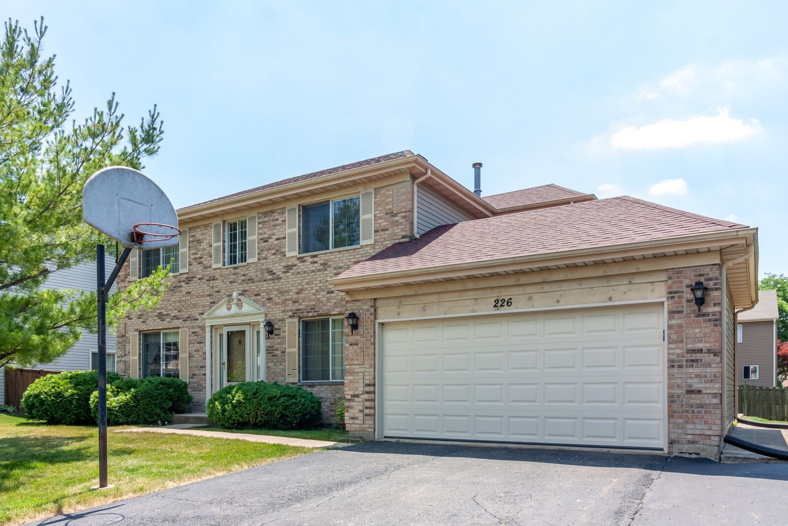 Property Photo: 226 Pepperidge Circle IL 60107