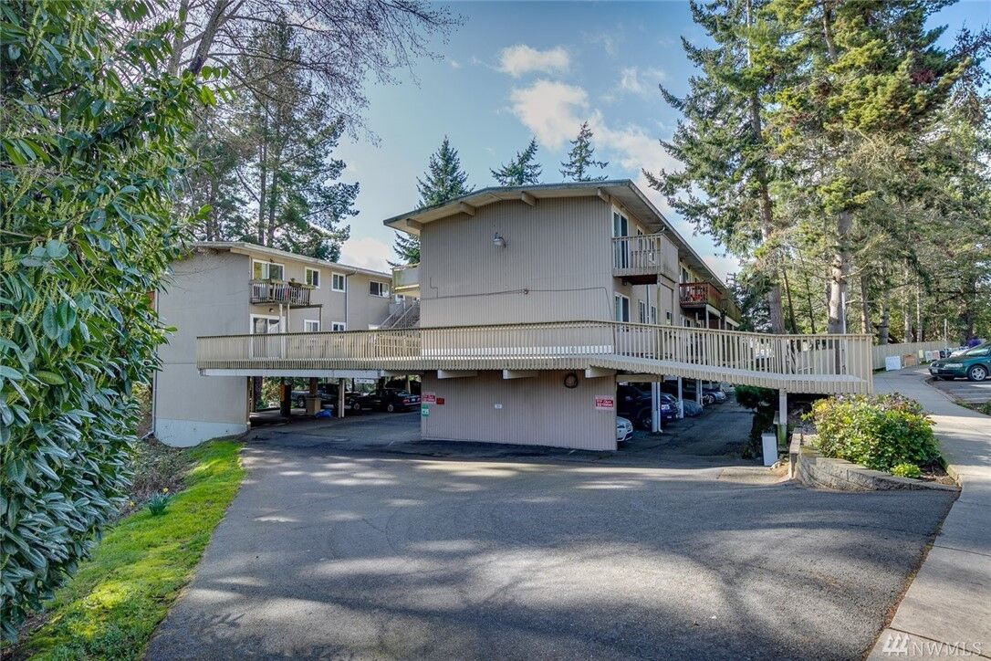 Property Photo: 465 Winslow Way E 214 WA 98110