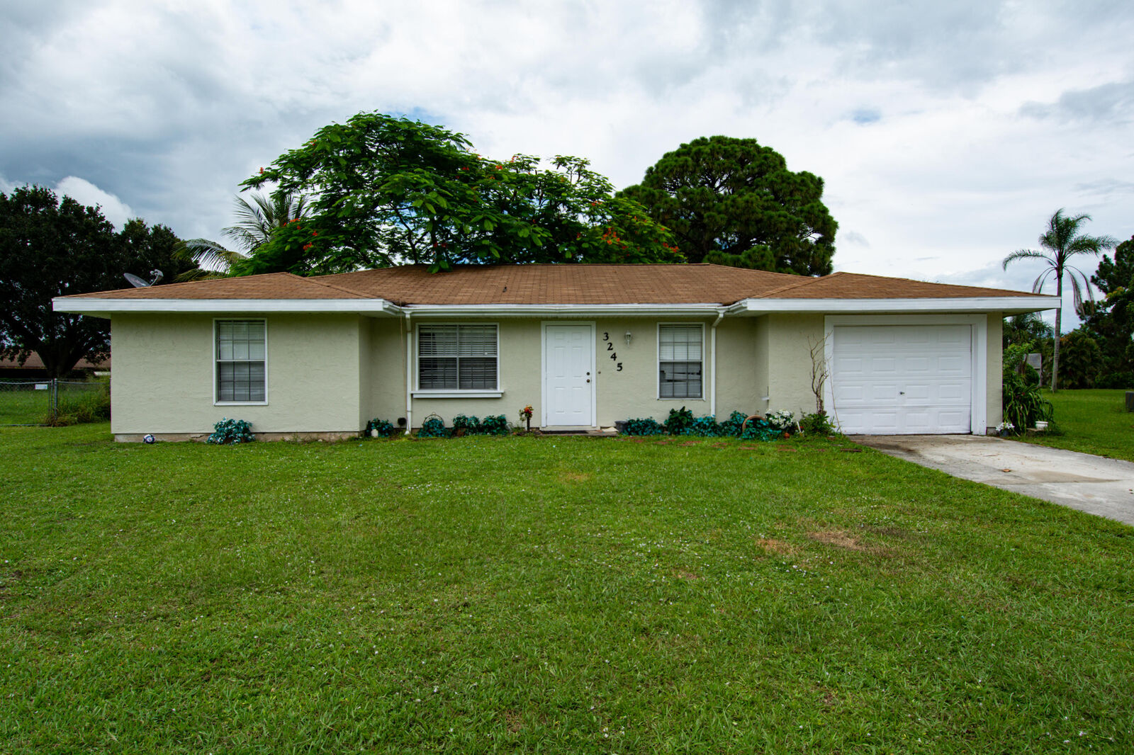 Property Photo: 3245 SW Ronlea Court FL 34953