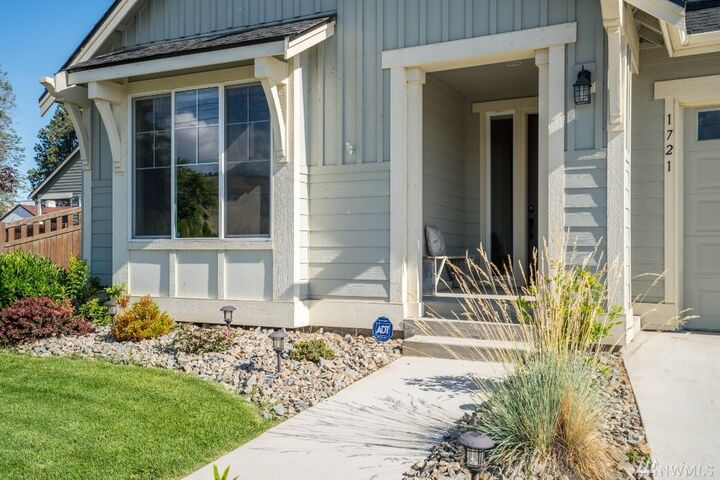 Property Photo:  1721 6th Ave SE  WA 98802