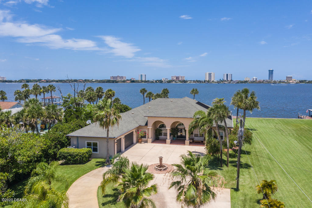 Property Photo: 1849 S Palmetto Avenue FL 32119