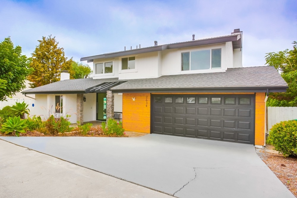 Property Photo:  2634 Galicia Way  CA 92009 