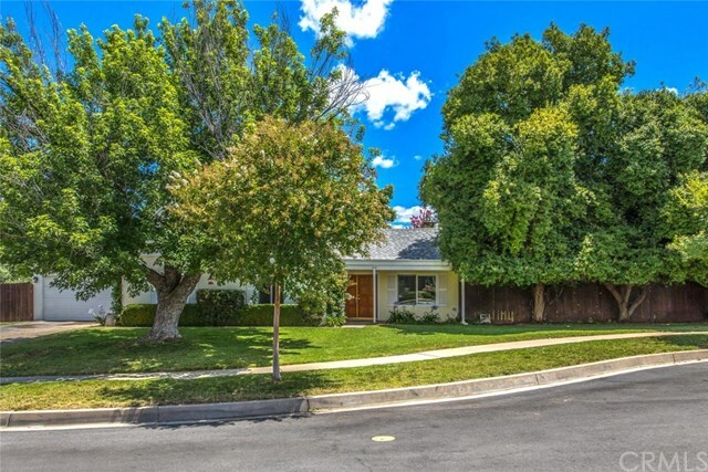 Property Photo:  413 Arrowview Drive  CA 92373 