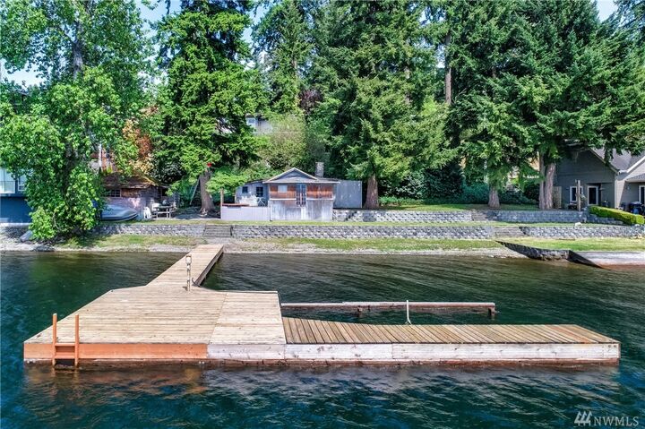 Property Photo:  2927 E Lake Sammamish Pkwy SE  WA 98075 
