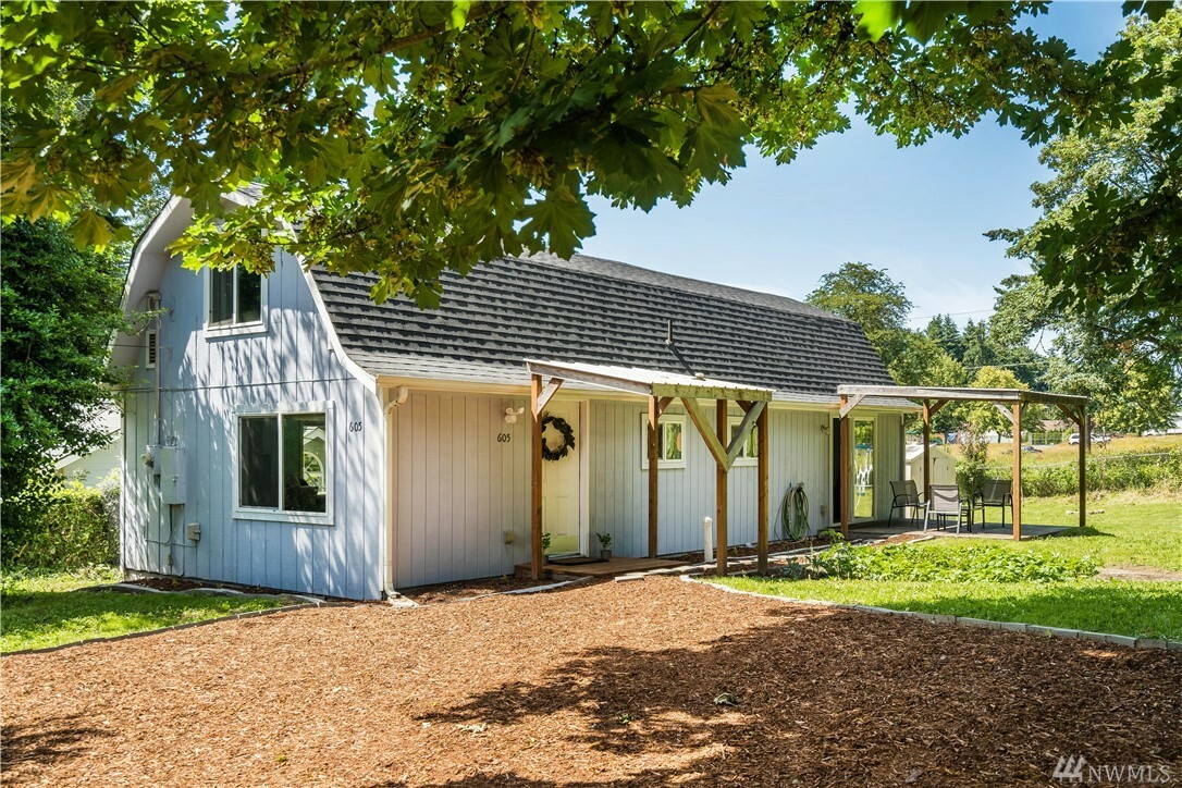 Property Photo: 605 98th St S WA 98444