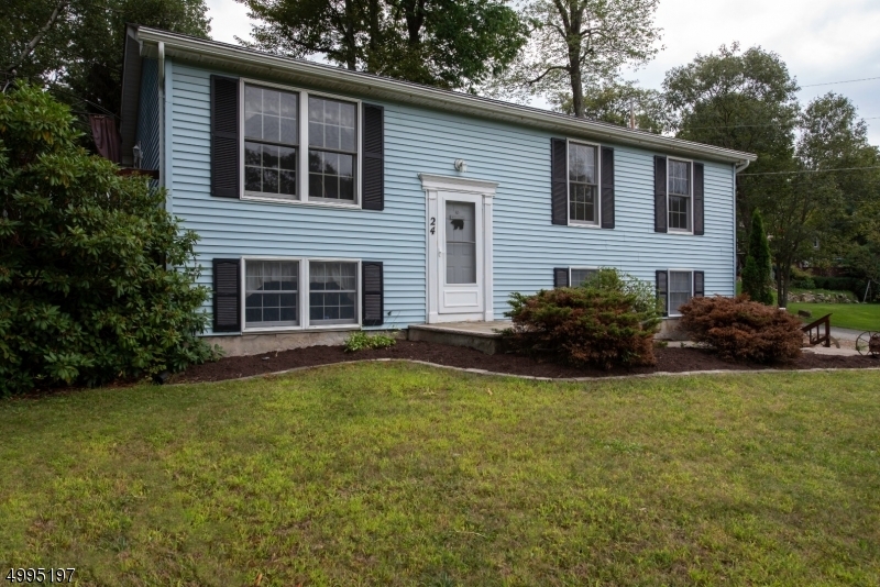 Property Photo:  24 Chestnut Tree Dr  NJ 07422 