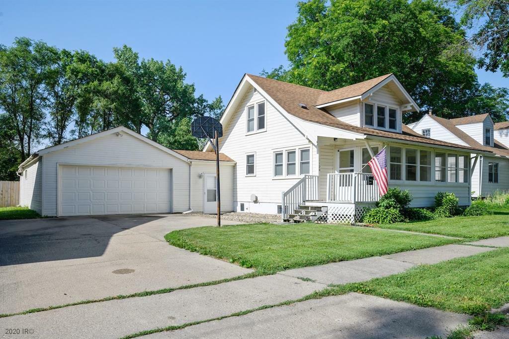 Property Photo:  1120 Locust Street  IA 50265 