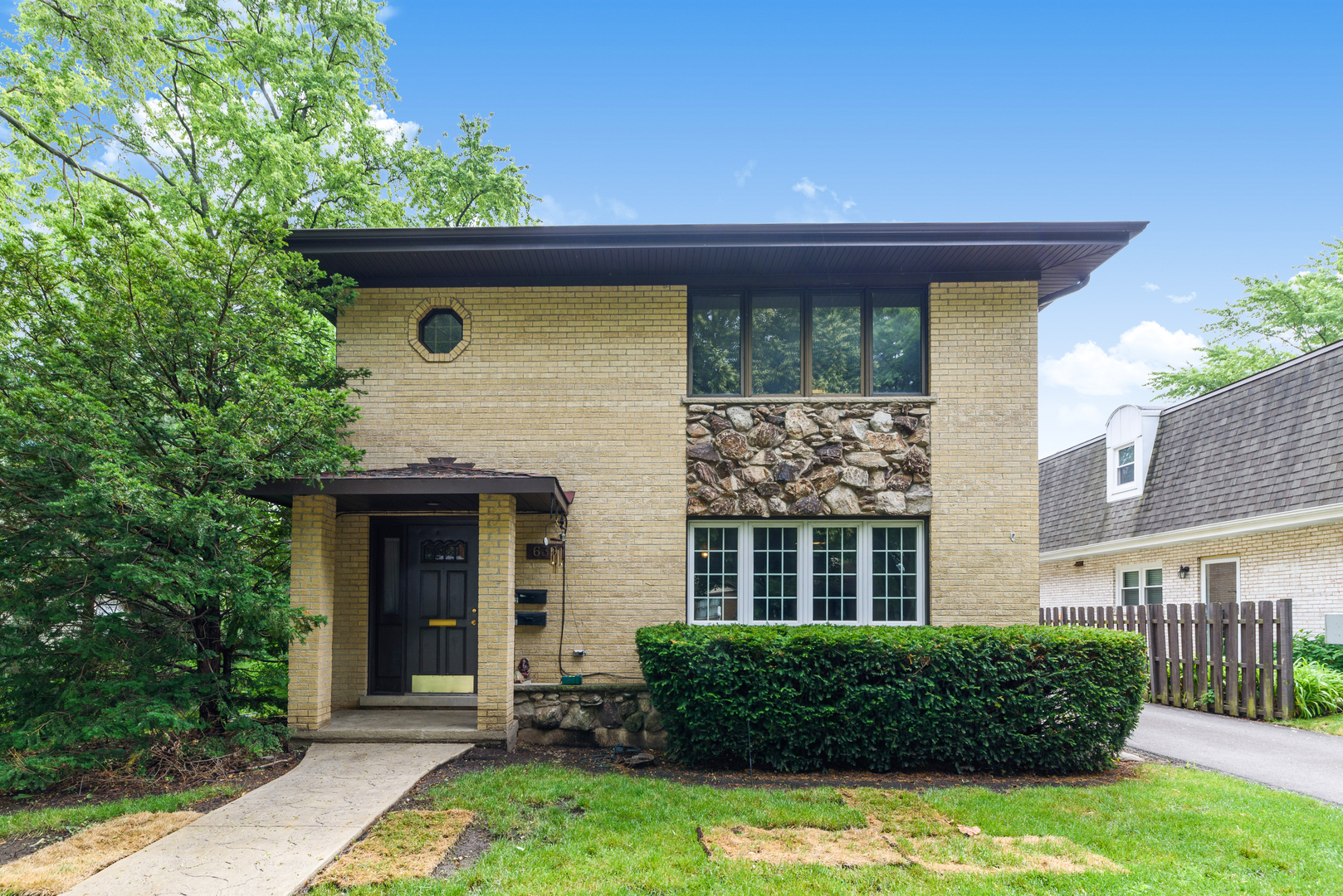 Property Photo:  639 South McKinley Avenue  IL 60005 