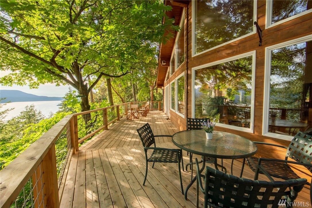 Property Photo:  1373 Palisades Dr  WA 98245 