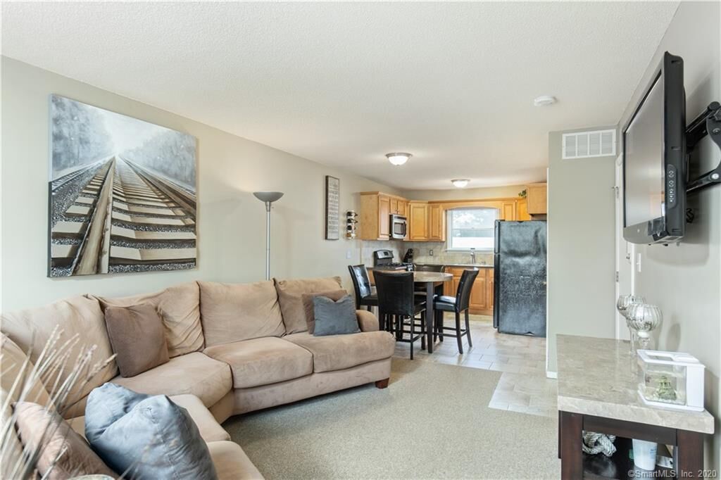 Property Photo:  275 Circular Avenue 1C  CT 06514 