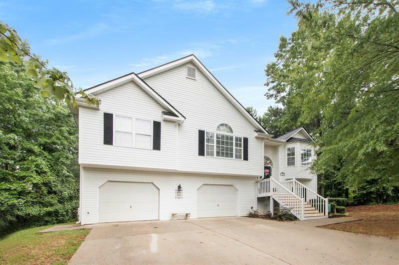 Property Photo: 9505 Pebble Creek Court GA 30180