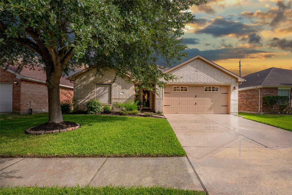 Property Photo:  10722 Gold Finch Road  TX 77523 