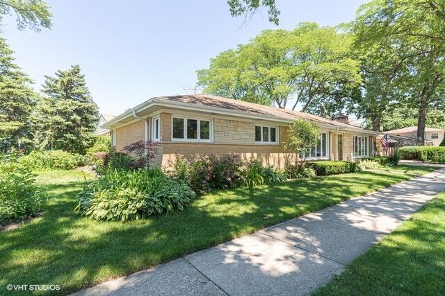 Property Photo:  701 Park Plaine Avenue  IL 60068
