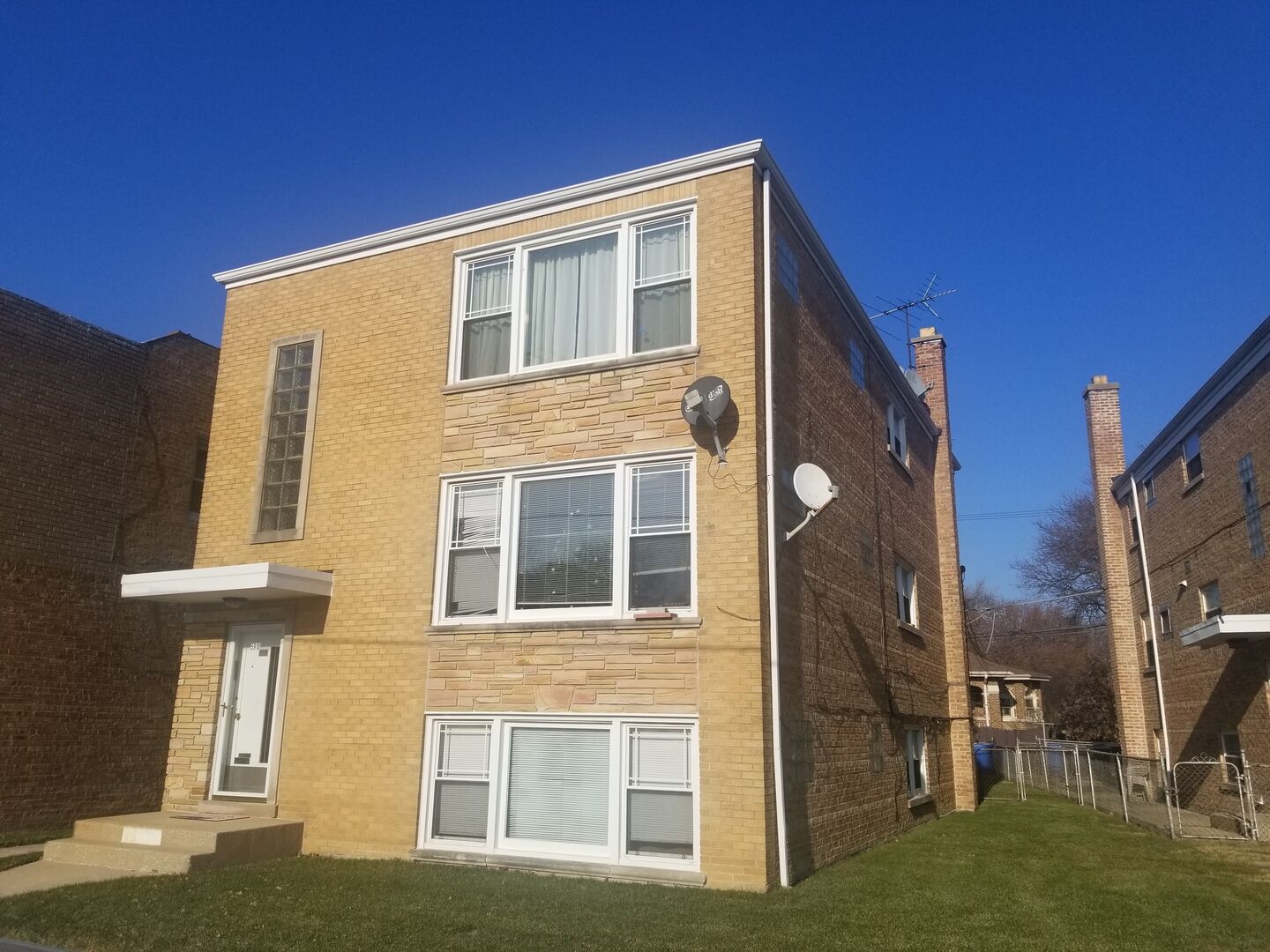 Property Photo:  5910 West Higgins Avenue 1  IL 60630 