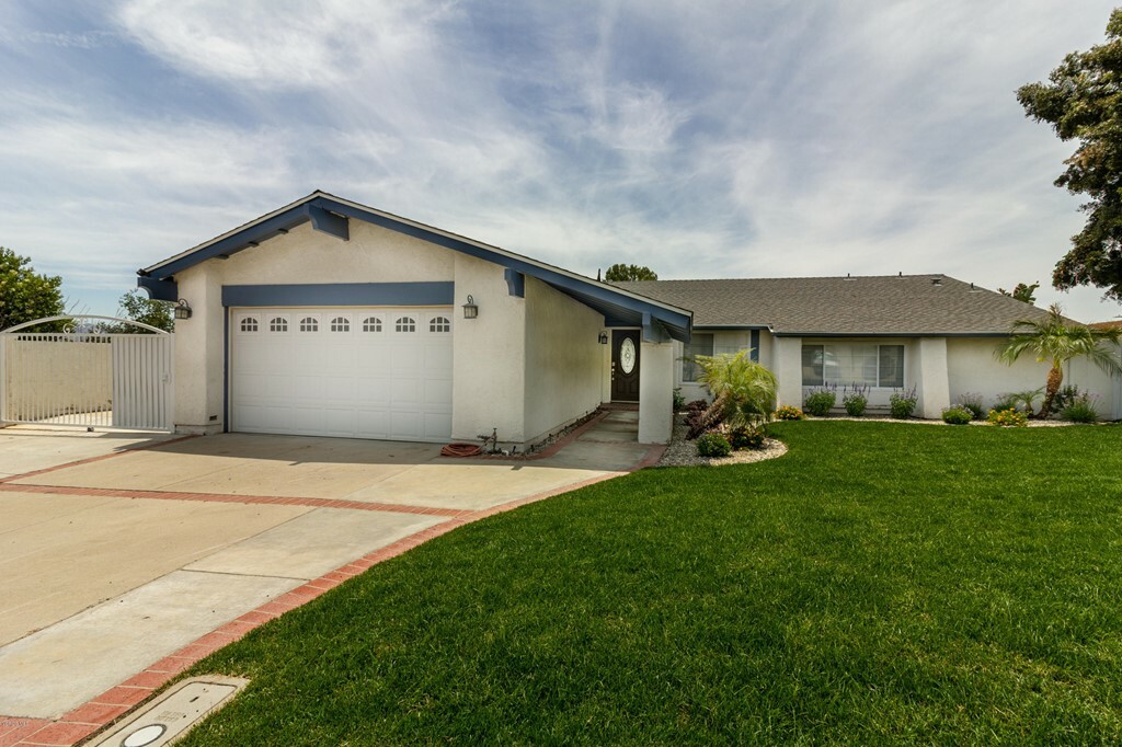 Property Photo:  2076 Woodglen Street  CA 93065 