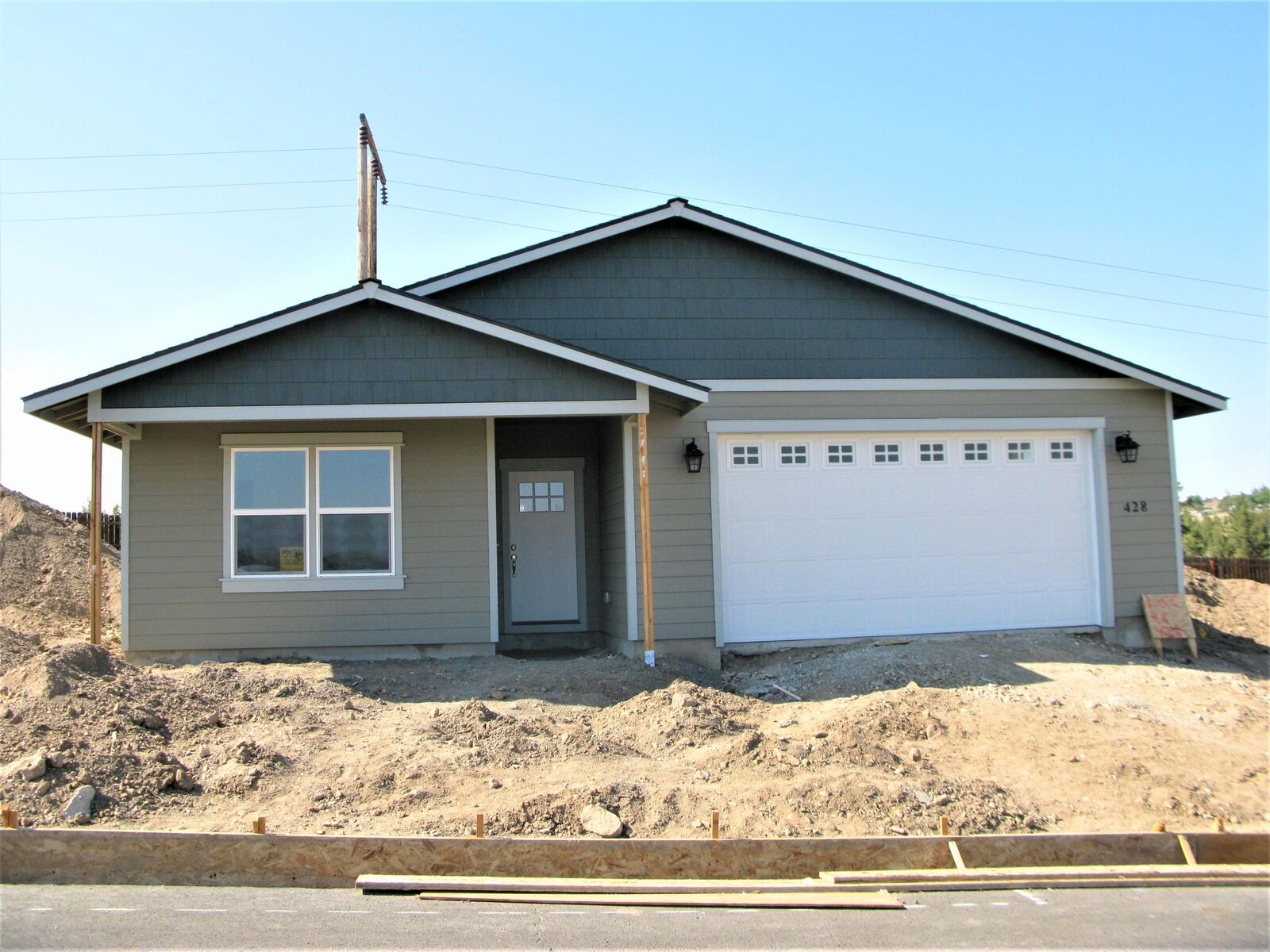 Property Photo:  444 SE Leisek Way  OR 97741 