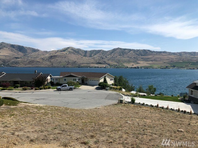 Property Photo:  118 Whitfield Ct  WA 98816 